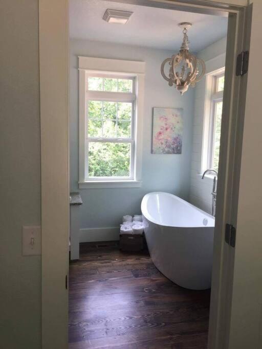 Primrose Cottage - Private Lake, Hot Tub, Atv Trails Mena Bagian luar foto